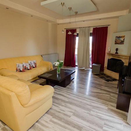 Arias'-Welcoming Guest House กูนูปิเดียนา ภายนอก รูปภาพ