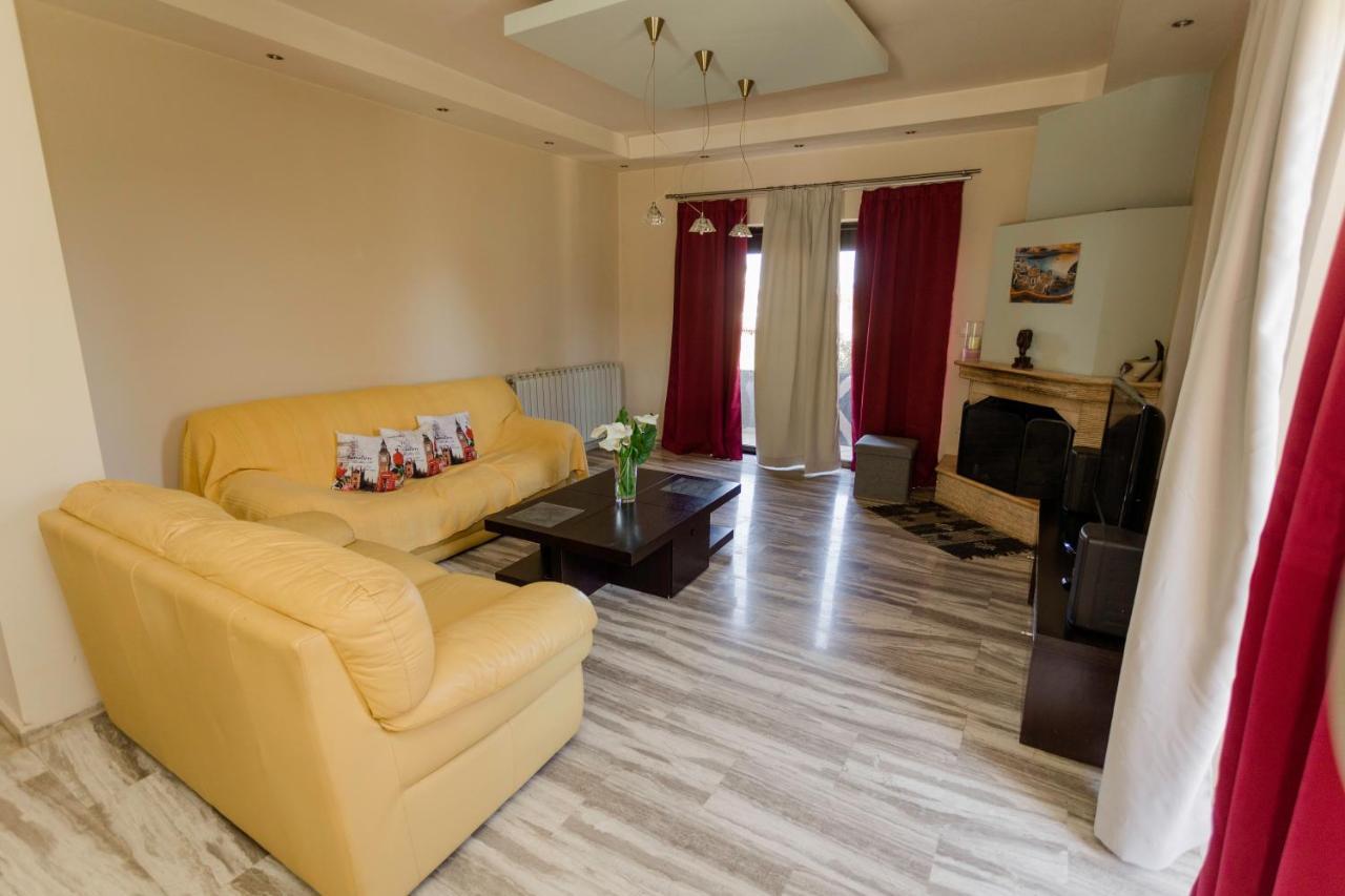 Arias'-Welcoming Guest House กูนูปิเดียนา ภายนอก รูปภาพ
