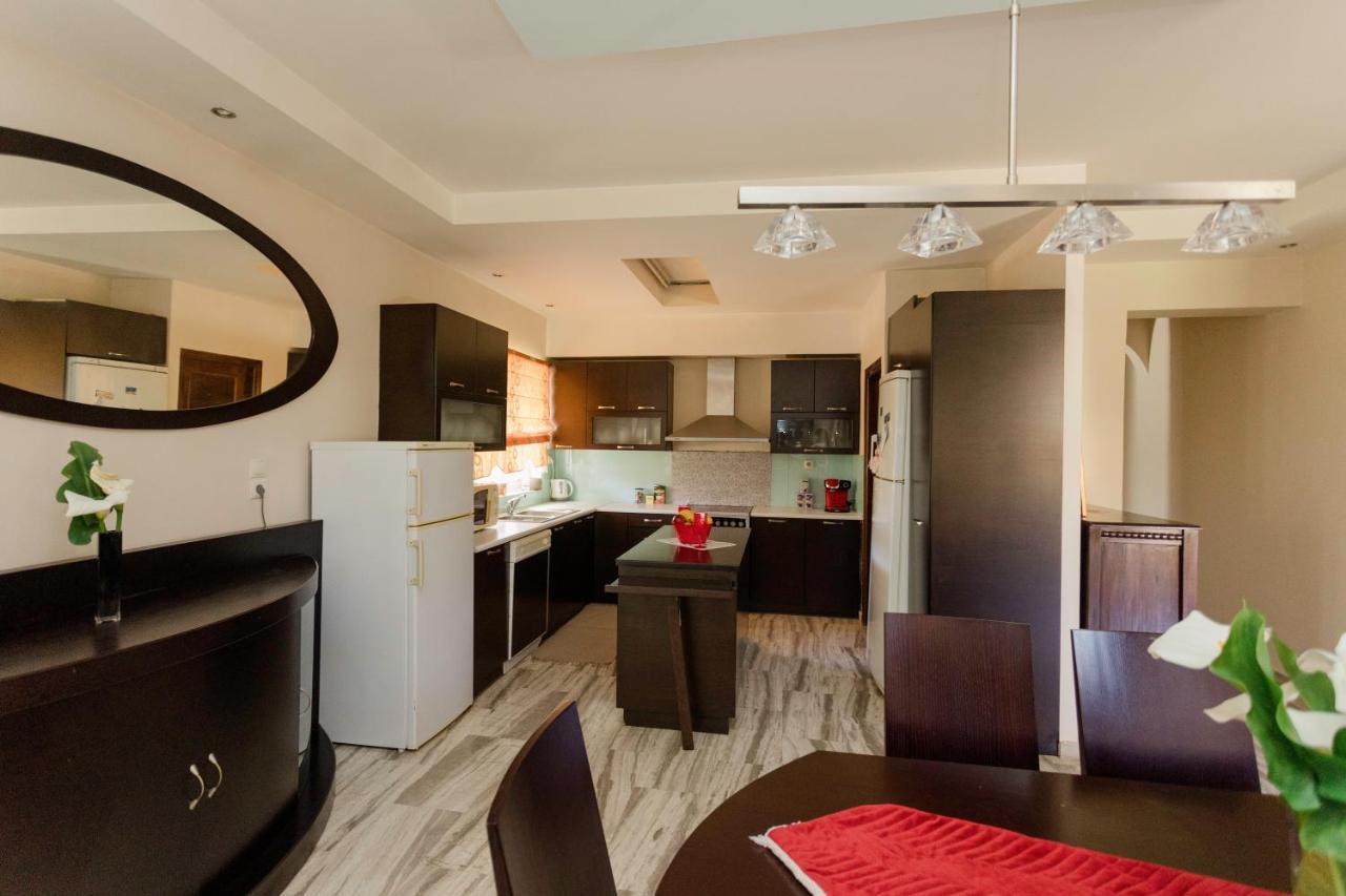 Arias'-Welcoming Guest House กูนูปิเดียนา ภายนอก รูปภาพ